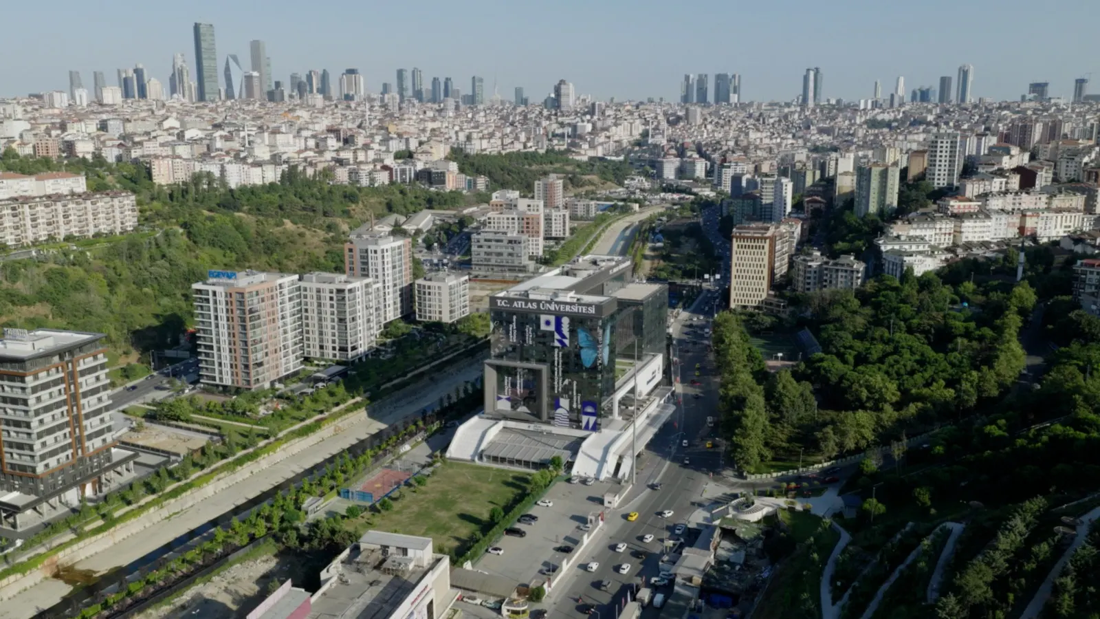 Außenansicht des Campus Atlas Vadi der Istanbul Atlas University